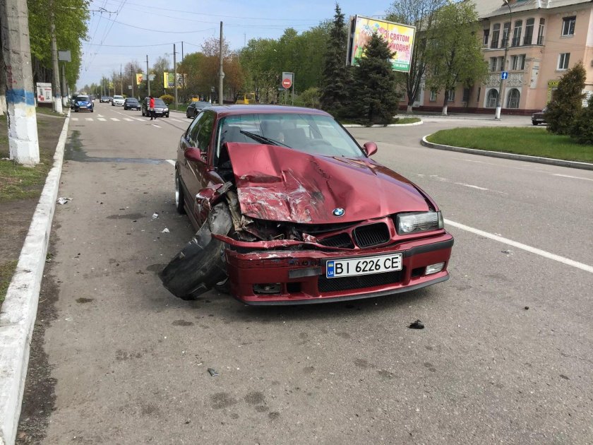 Разбитая БМВ е39