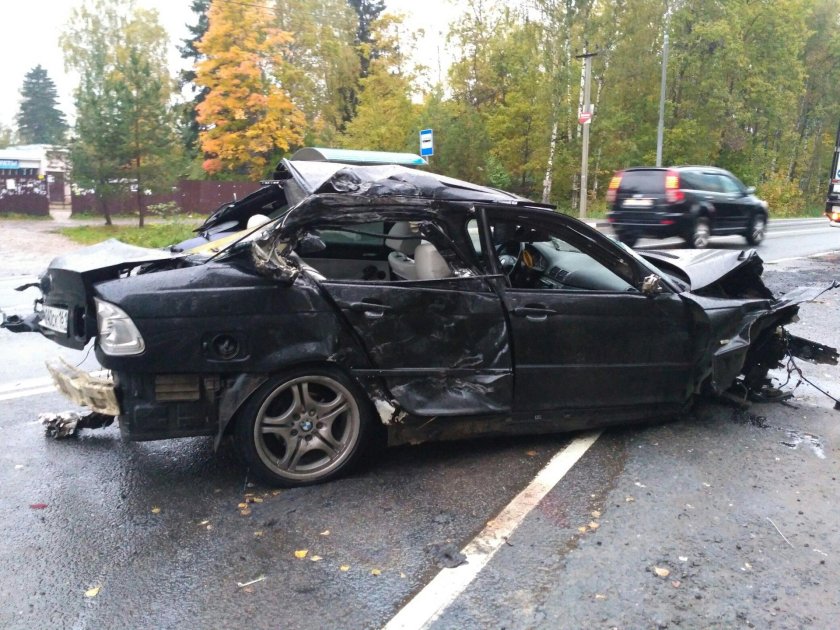 Разбитая БМВ е39