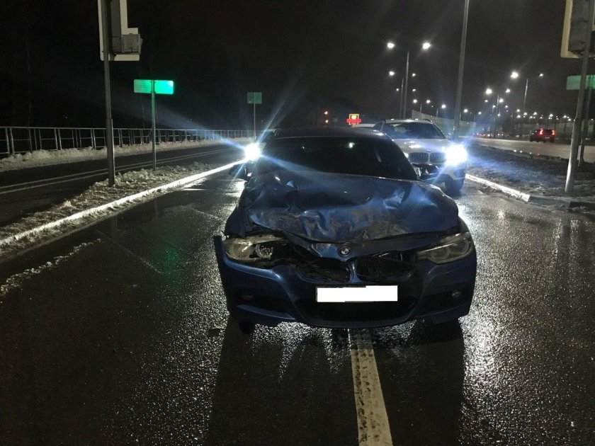 Разбитая БМВ м5