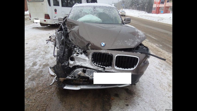 Битая БМВ е90