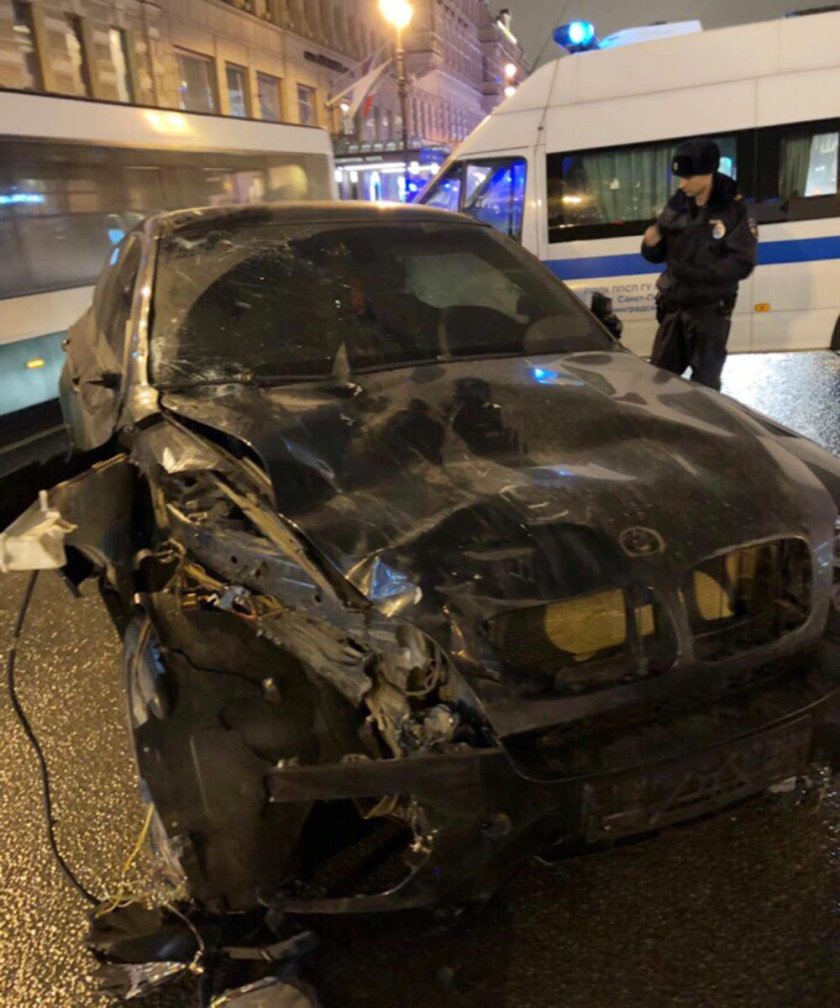 Разбитая БМВ х6