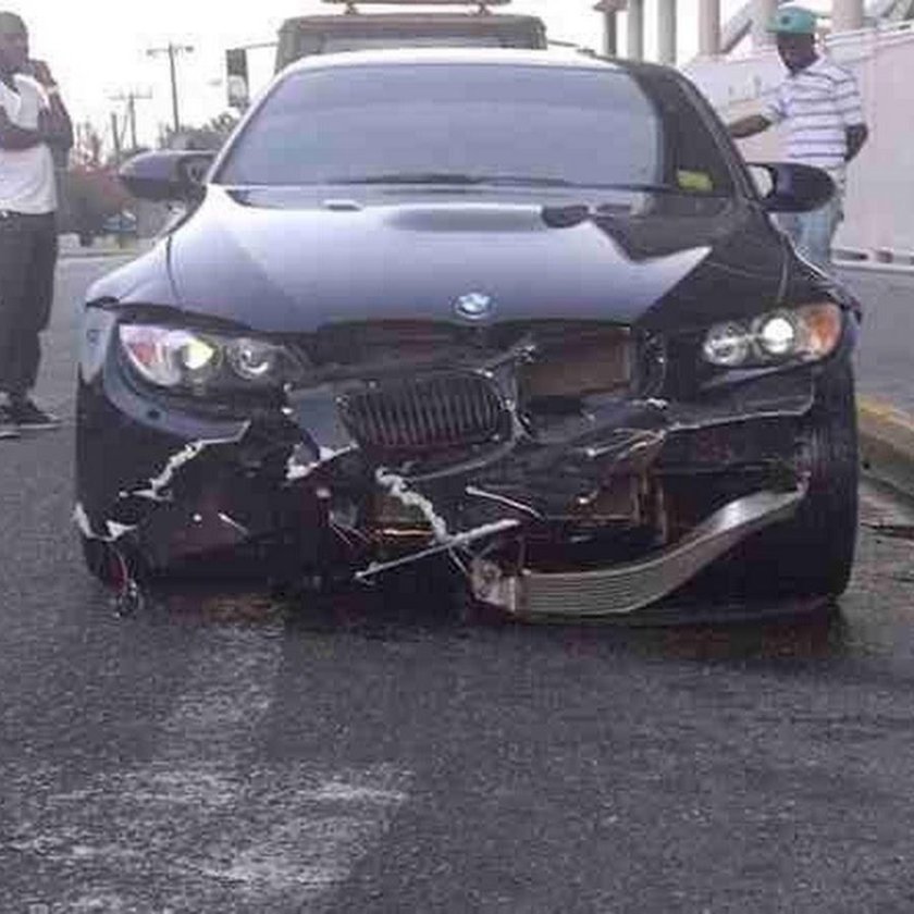 Разбитая БМВ 530i