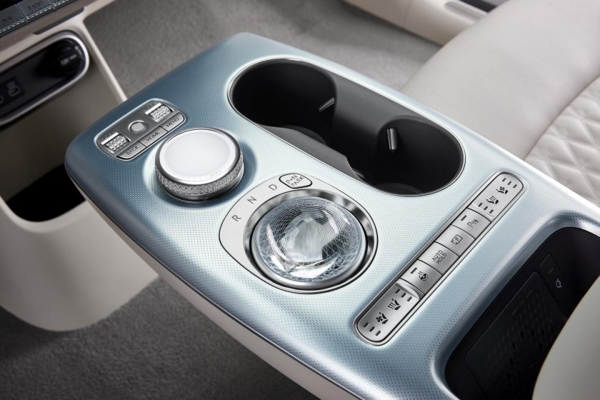 Генезис gv60 2022