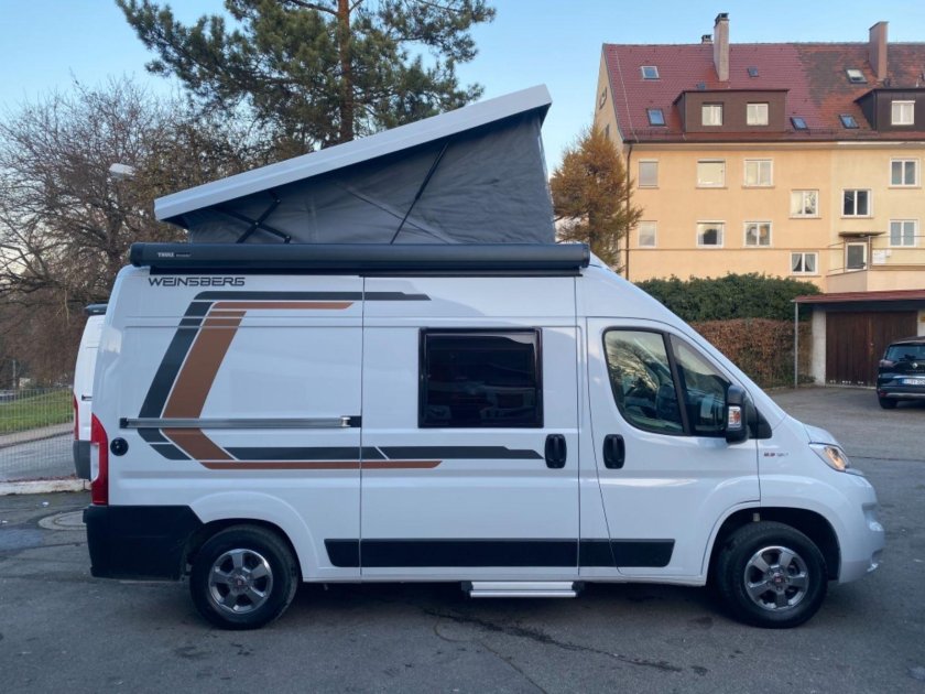 Автодом с подъемной крышей