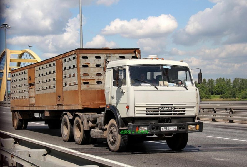 КАМАЗ 54105 бортовой