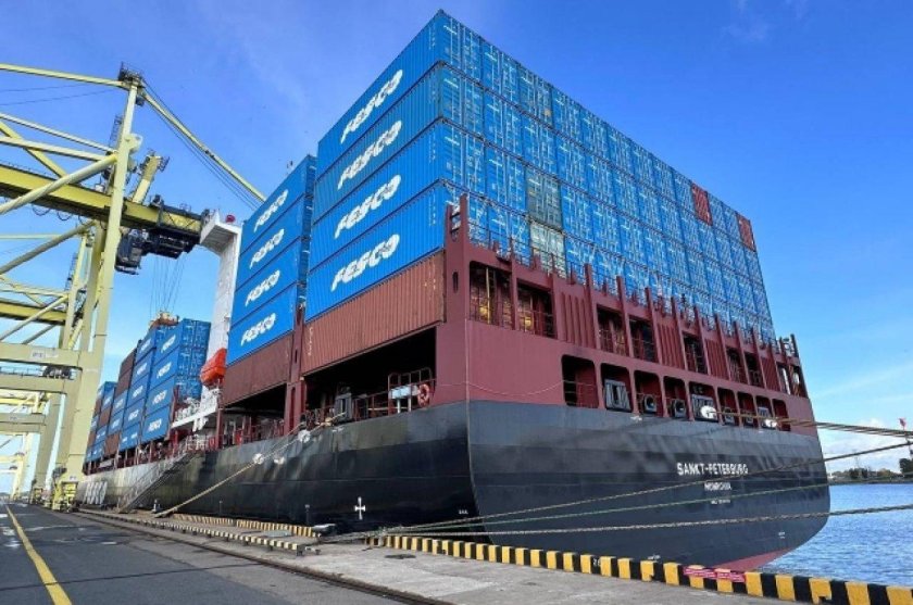 Контейнеровоз из Китая