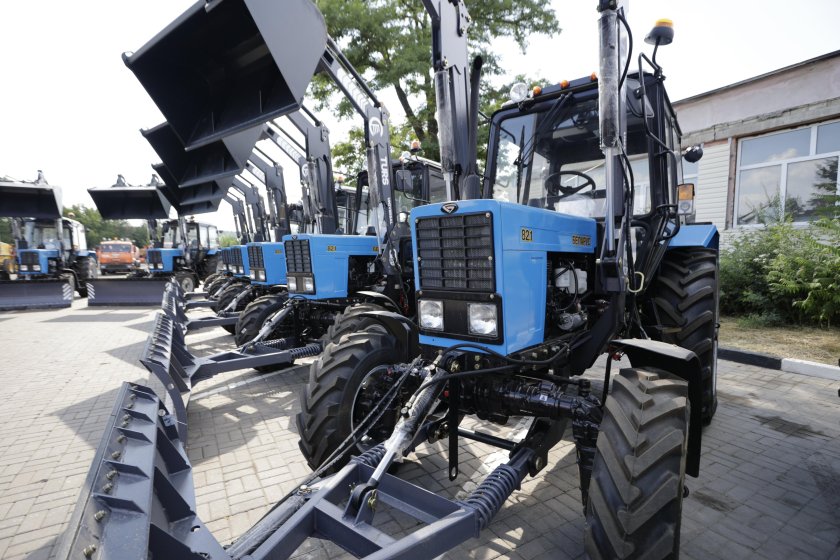 Коммунальный трактор