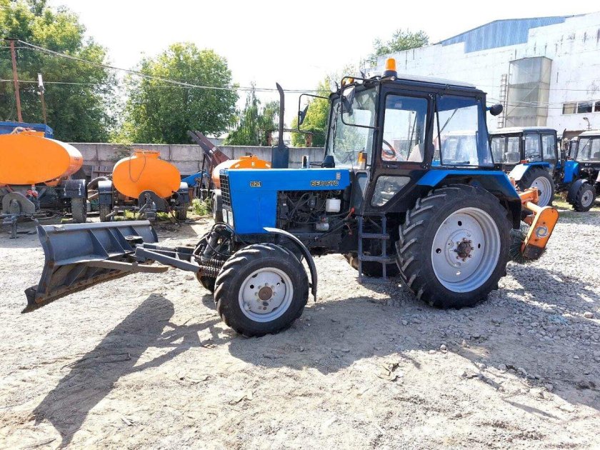 Машина уборочная Беларус 82мк