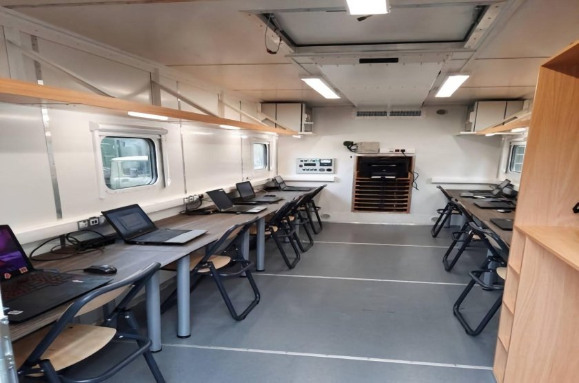 Мебель для штабного автомобиля