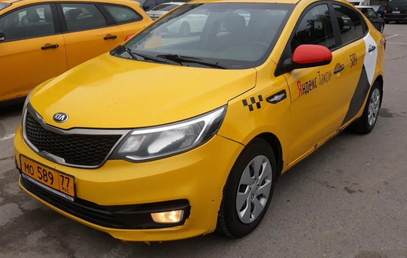 Kia Rio желтый