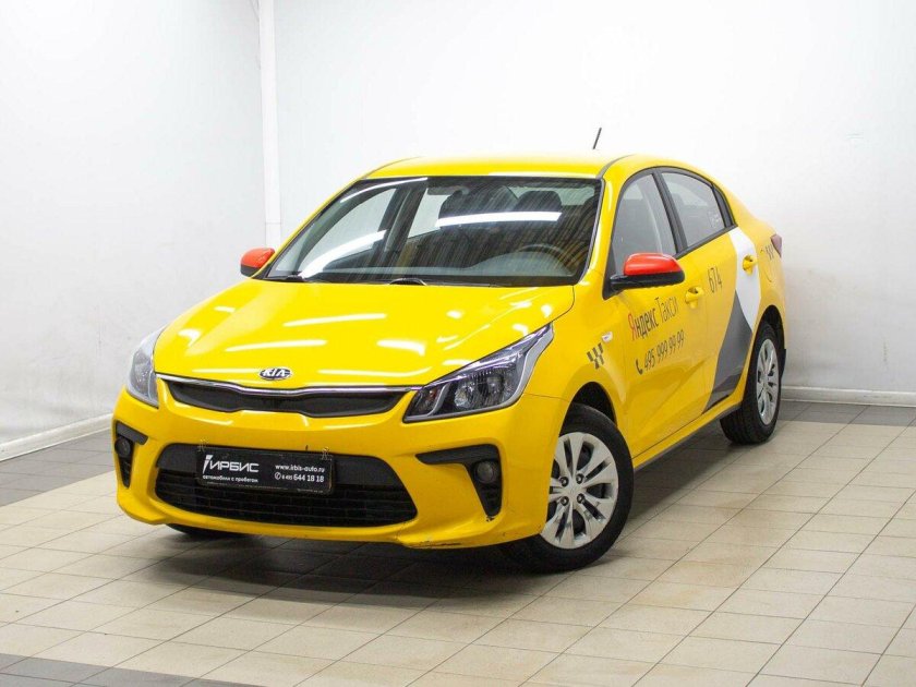 Киа Рио желтая