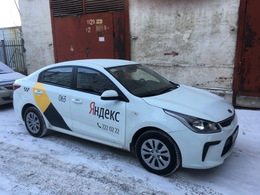 Мазда такси