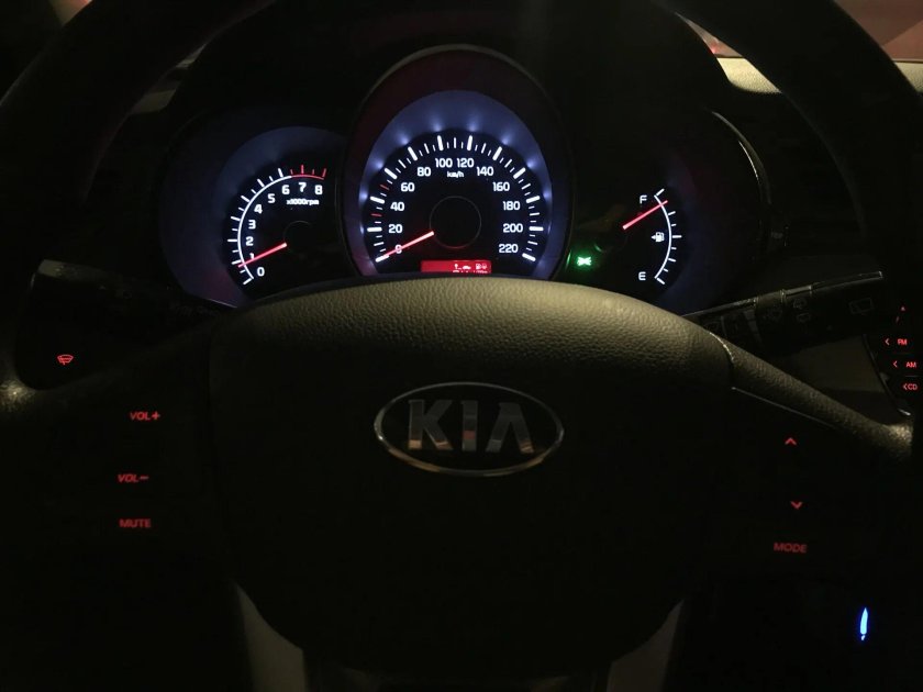 За рулем Киа Рио ночью
