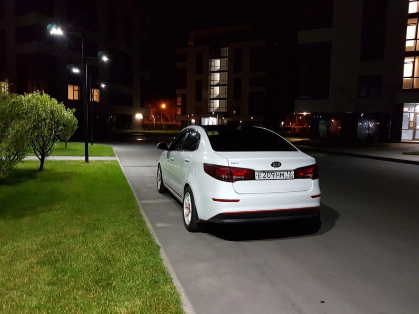 Киа с тонкими фарами