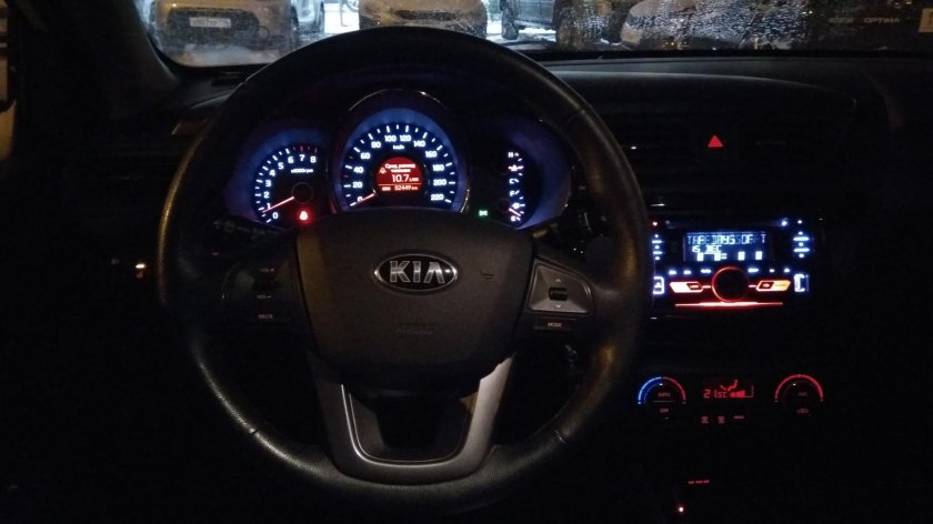 Киа Рио 3 салон ночью