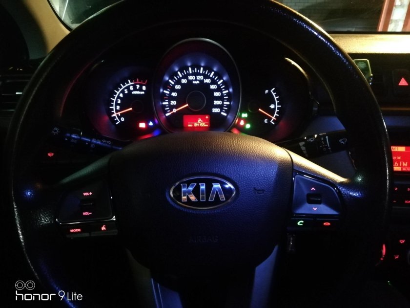 Киа Рио 4 салон ночью