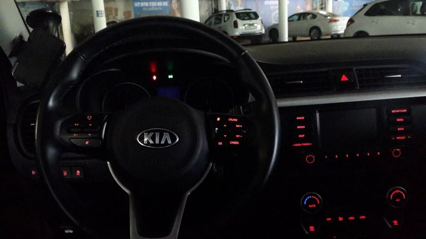 Кия Рио 4 салон ночью