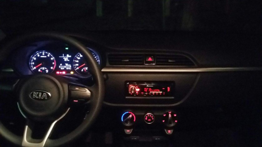 Киа Рио 4 салон ночью