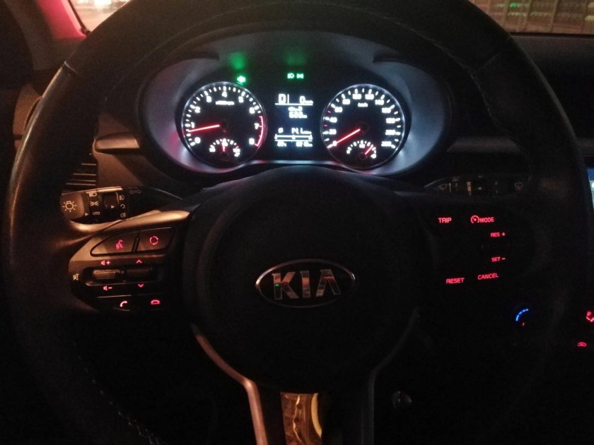 Кия Рио 4 салон ночью
