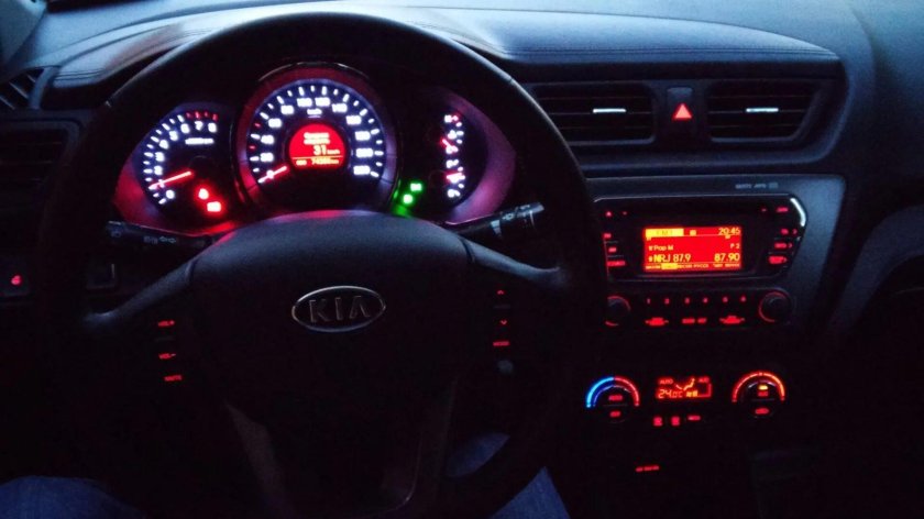 Киа Рио 4 салон ночью