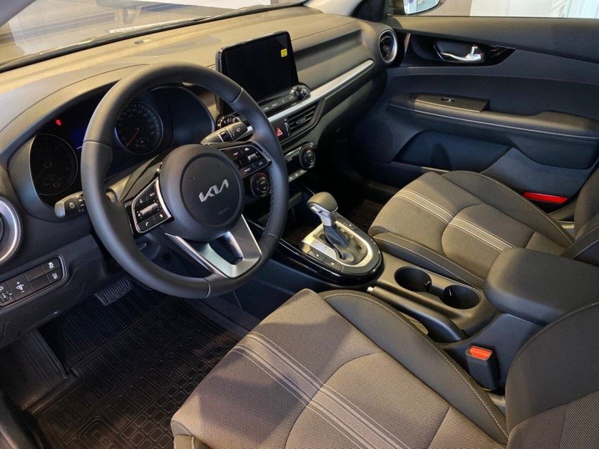 Kia Cerato 2022 салон
