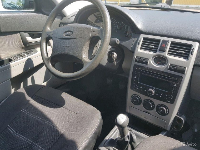 Приора хэтчбек 2010 год комплектации Люкс