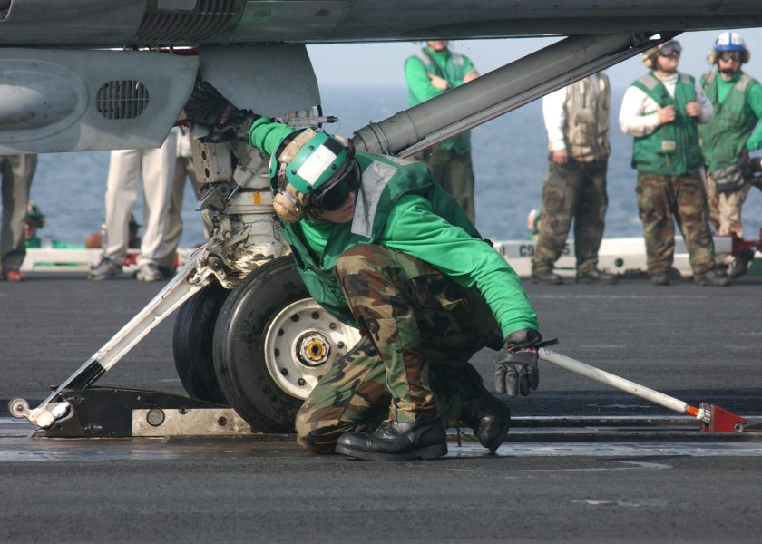 Катапультный взлет с авианосца