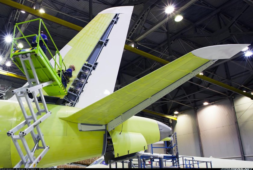 Крыло Суперджет 100