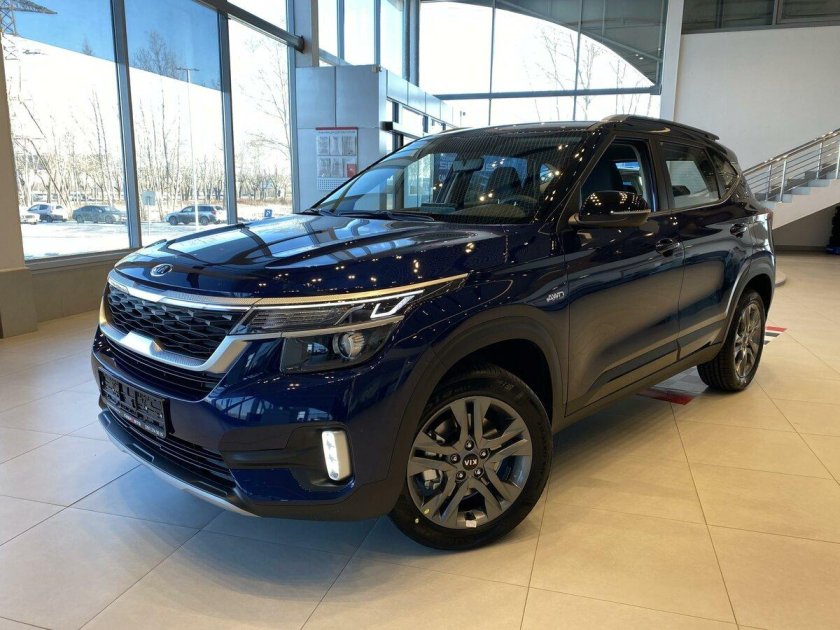 Kia Seltos темно синий