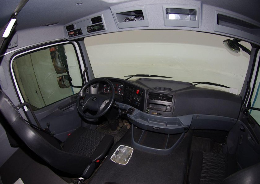 КАМАЗ 5490 Нео в кабине