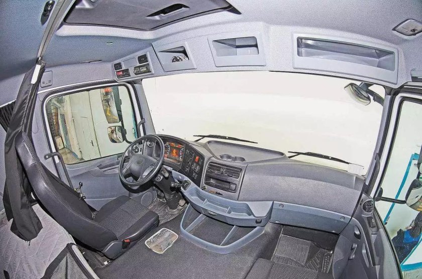 КАМАЗ 5490 Нео в кабине