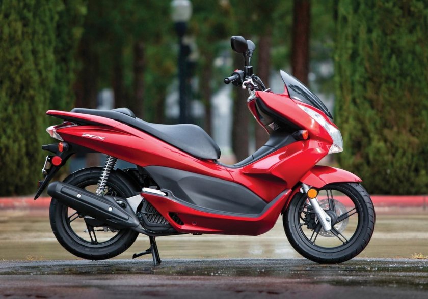 Honda PCX 150 красная