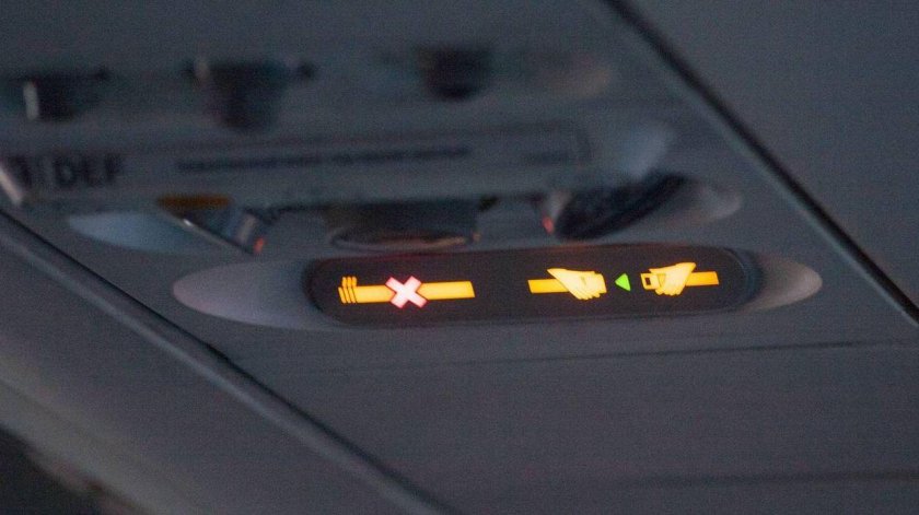 Пристегните ремни в самолете