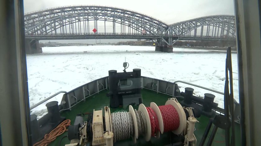 Ледокол Невская застава вне воды