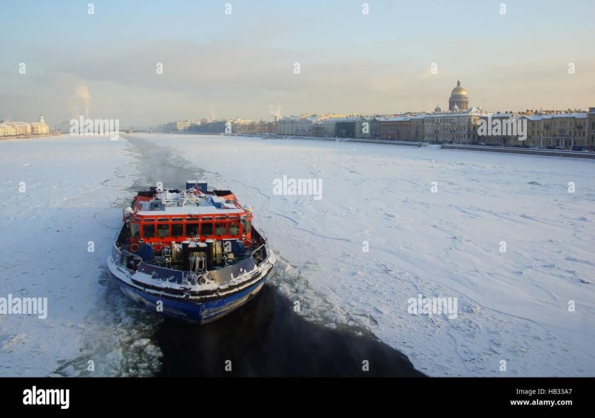 Нева судоходная река