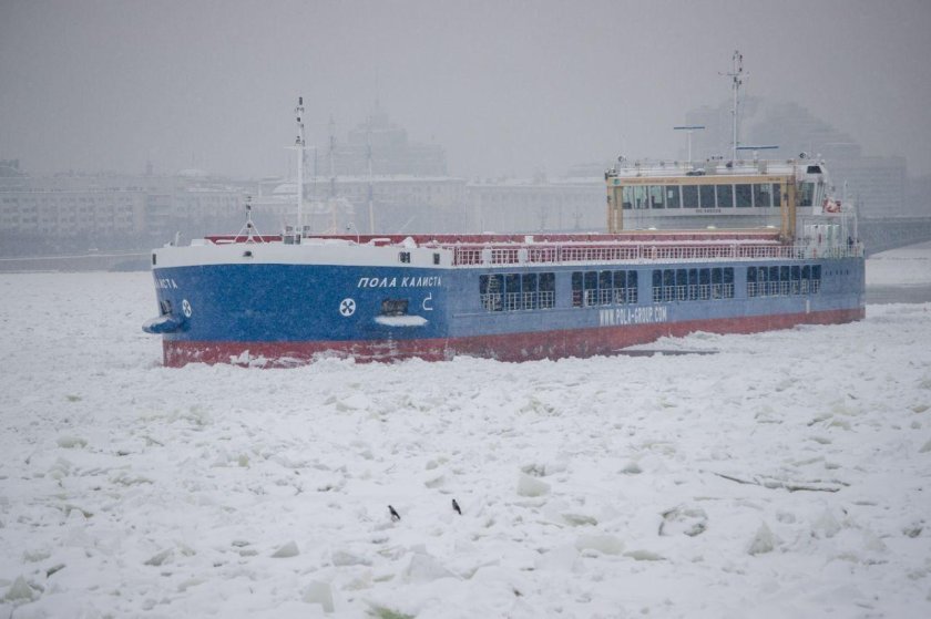 Ледокол Невская застава вне воды