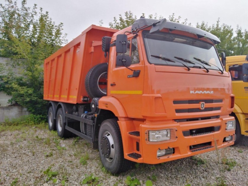 Самосвал КАМАЗ 6520-3026012-53