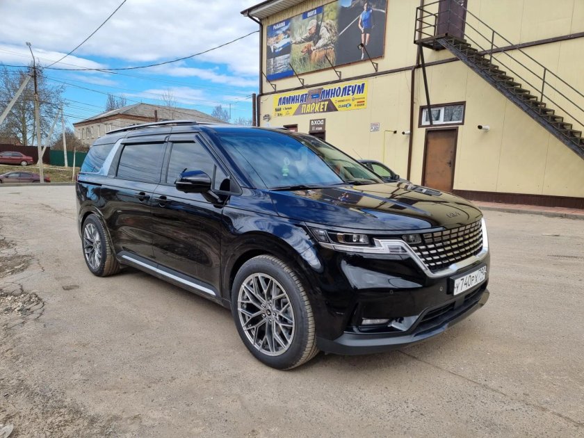 Kia Carnival 2021 r20