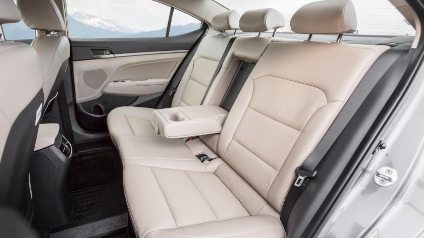 Hyundai Elantra 2022 салон