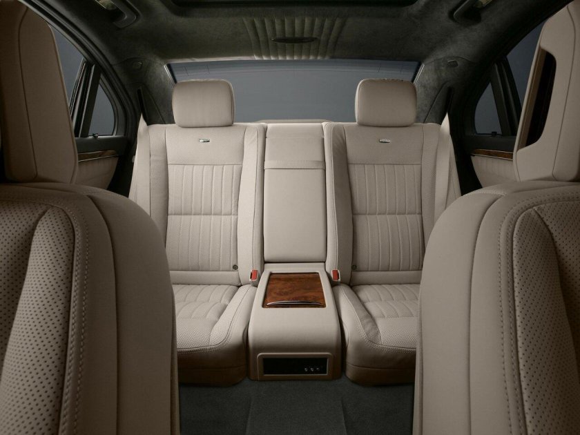 Mercedes 221 салон сзади