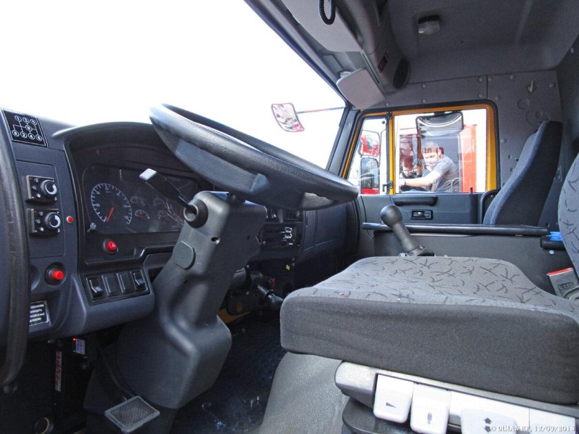 КАМАЗ 4308 салон кабины