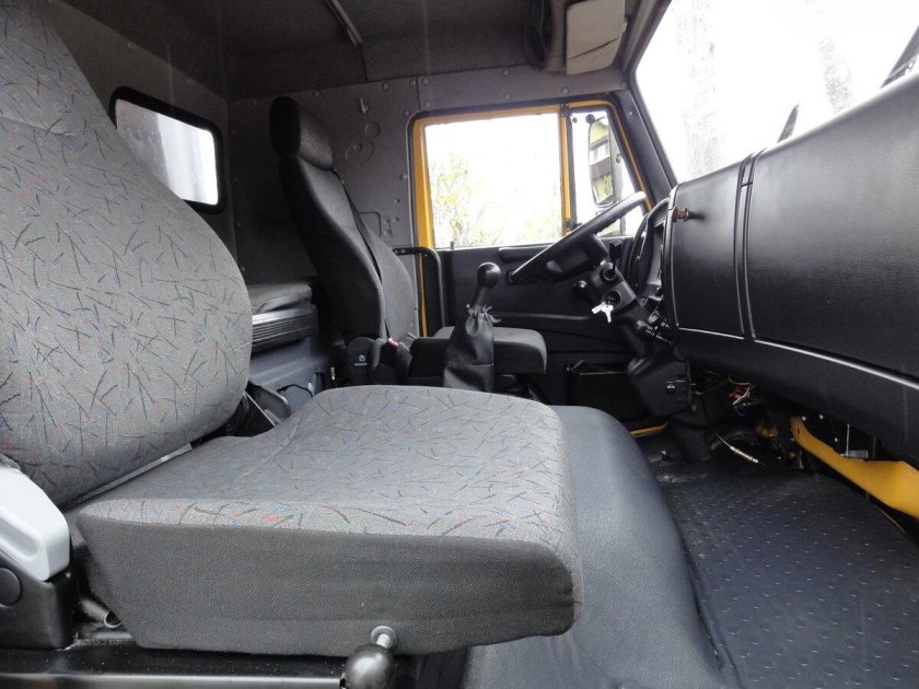 КАМАЗ 4308 черная кабина