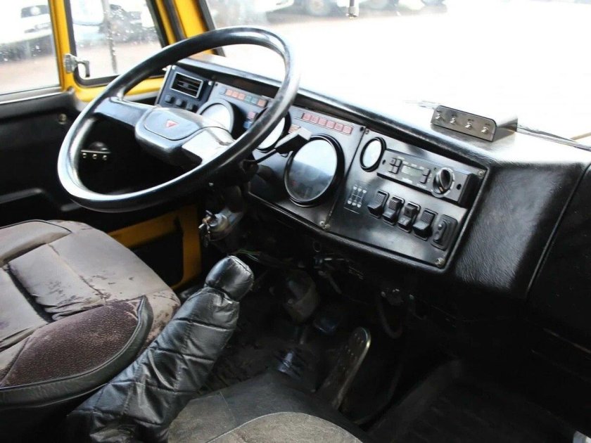 КАМАЗ 4308 салон кабины