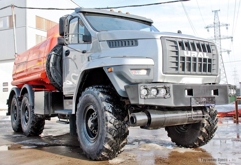 Тягач Урал 44202
