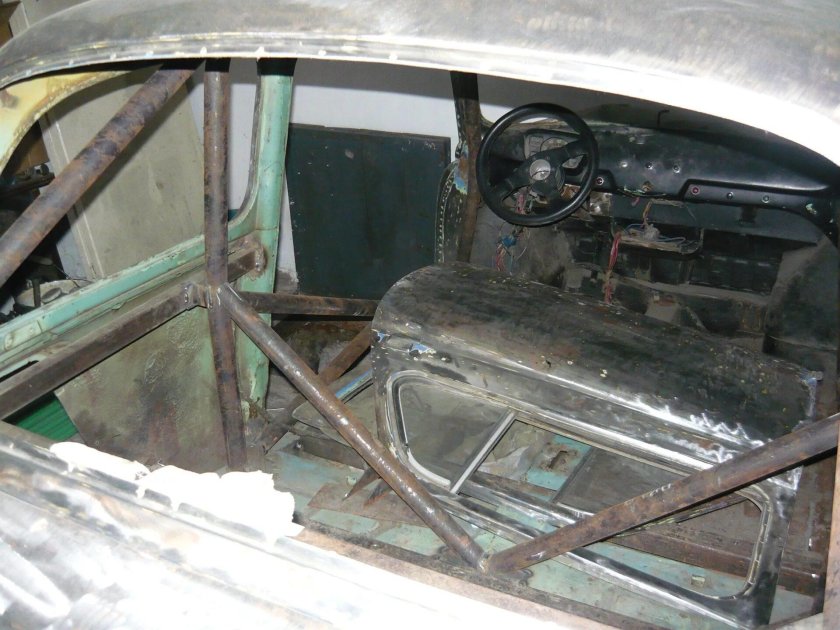 Таврия с каркасом безопасности