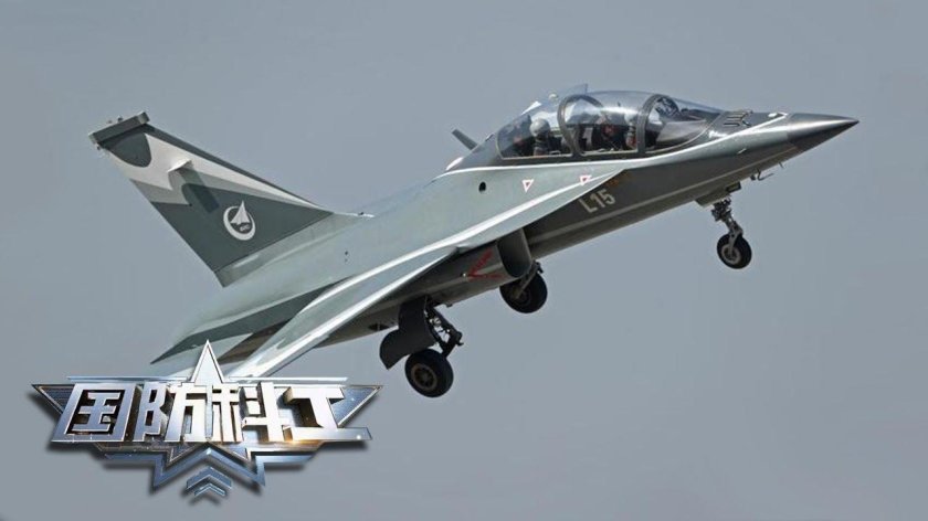 Учебно-боевой самолет Hongdu l-15 Falcon