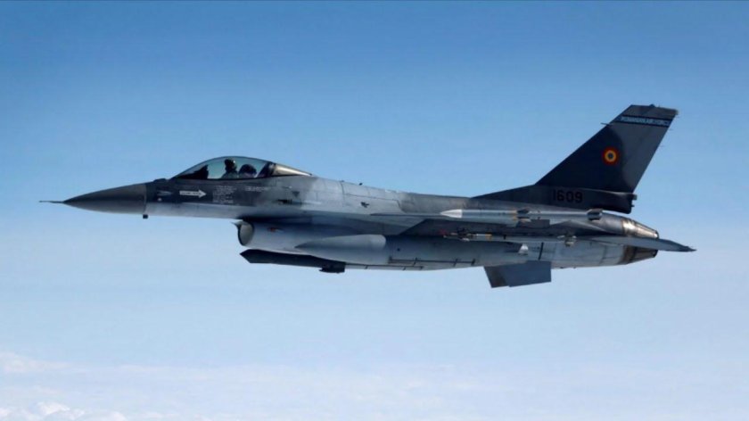 F16 истребитель