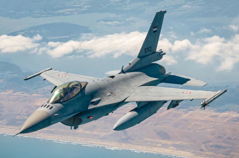 F16 истребитель