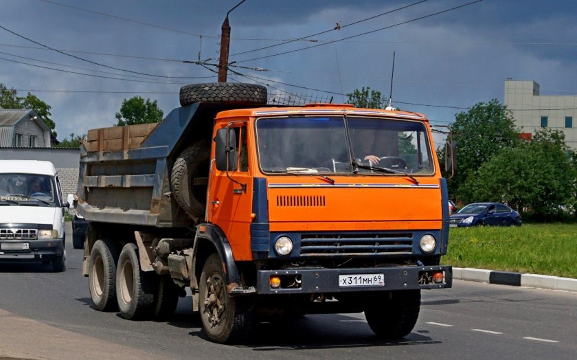 Автомобиль КАМАЗ 55111