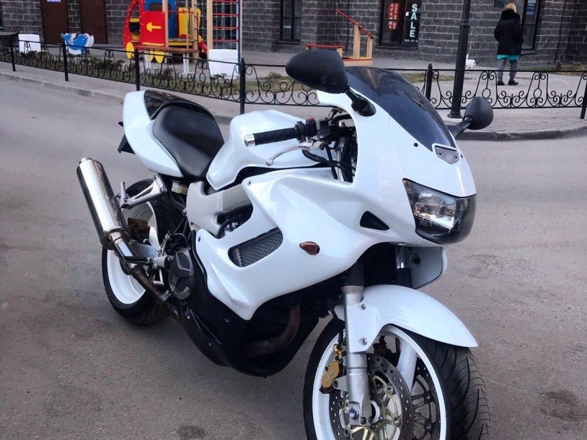 Honda VTR 1000 белый